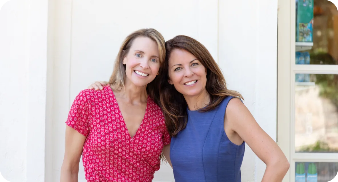 Photo-of-Sugarwish-Founders-Leslie-and-Elisabeth-Hugging